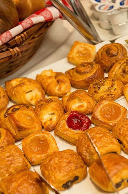 Elegant breakfast presentation
